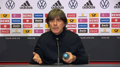 Nach dem Remis gegen die Schweiz geht Joachim Löw erneut auf seine Kritiker ein. Weltmeister Olaf Thon hatte den Bundestrainer zum Rücktritt aufgerufen.