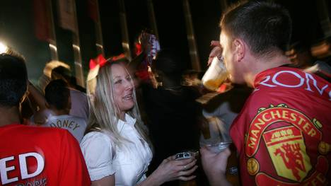 Manchester United Fans Descend On Rome For UEFA Final