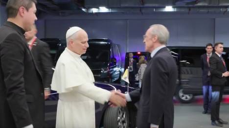 Real-Präsident Florentino Pérez, hat am Montag Papst Leo XIV. empfangen. Das Oberhaupt der katholischen Kirche bekam dabei die zahlreichen Trophäen auf der europäischen Bühne der Königlichen präsentiert.
