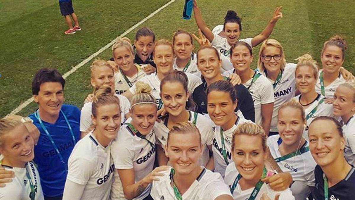 Vor ihrem dritten Gruppenspiel gegen Kanada haben die deutschen Fußballerinnen gut lachen - auch wenn sie nach dem enttäuschenden Remis gegen Australien etwas gutzumachen haben