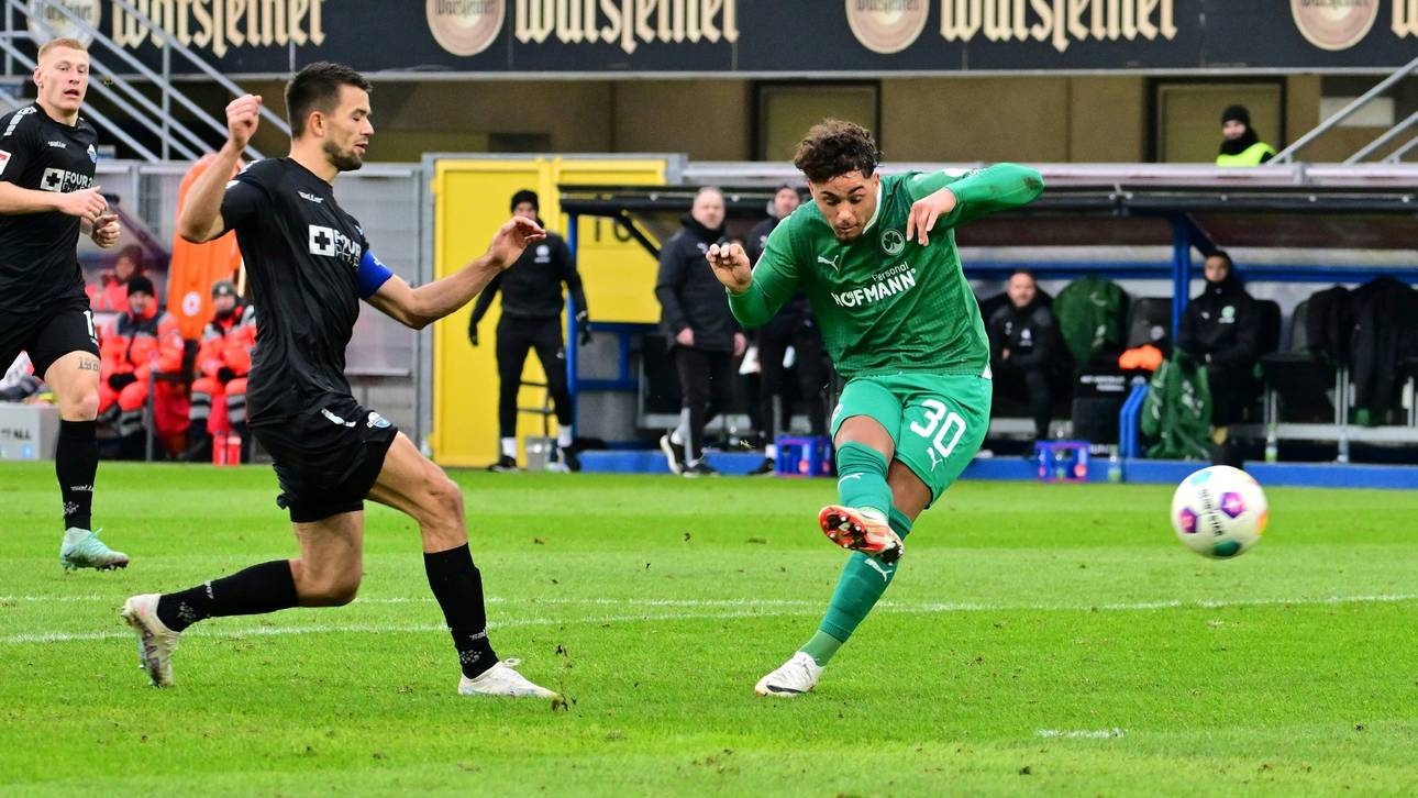 Fürth bleibt am HSV dran