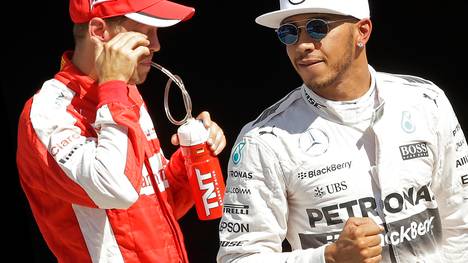 Lewis Hamilton (r.) zweifelt an Sebastian Vettels Fähigkeiten als Fahrer
