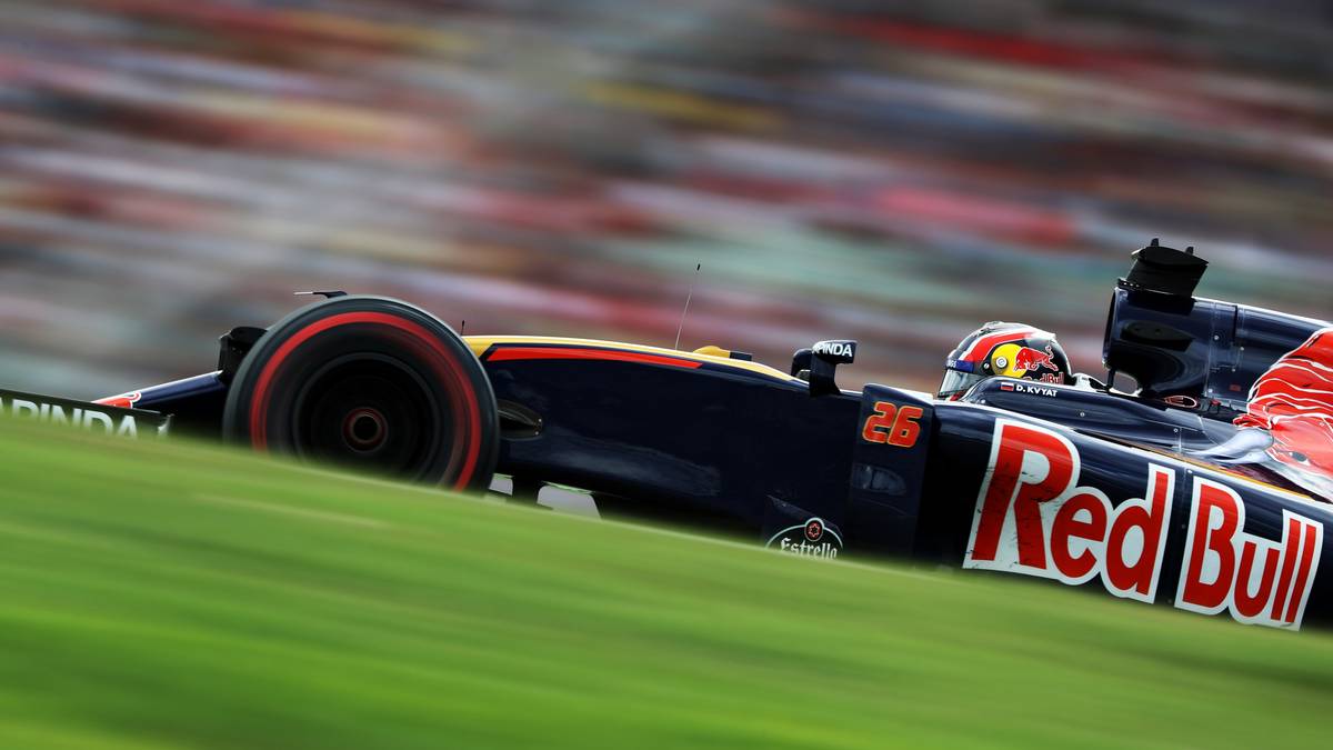 Die Plätze 14  und 15 sind eine schallende Ohrfeige und Resultat eines extrem enttäuschenden Auftretens. Daniil Kwjat bleibt auch im vierten Juli-Rennen ohne Fortune. Die Tage des Russen in der F1 scheinen gezählt. Und das Team um Franz Tost spürt den heißen Atem von McLaren im Nacken. Vom angepeilten Ziel Platz fünf in der Konstrukteurs-Wertung kann sich das Red-Bull-Nachwuchsförderteam in dieser Verfassung verabschieden