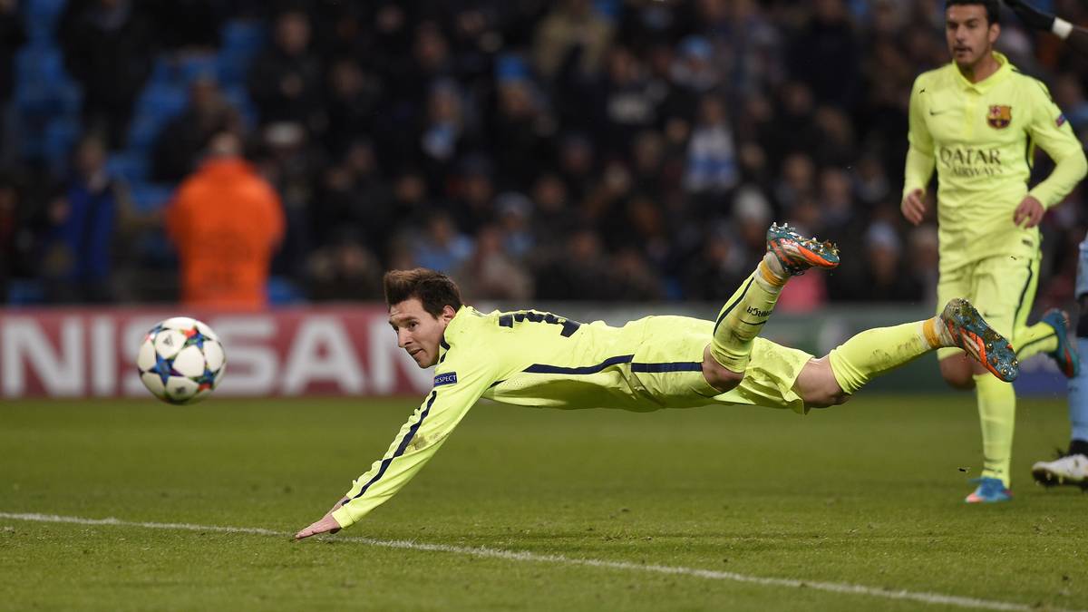 Messi verschießt einen Elfmeter und verfehlt das Tor auch per Kopf im Nachschuss