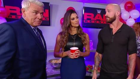 Eric Bischoff (l., mit Eve Torres und Mike Kanellis) trat im Juli 2019 kurz bei RAW auf