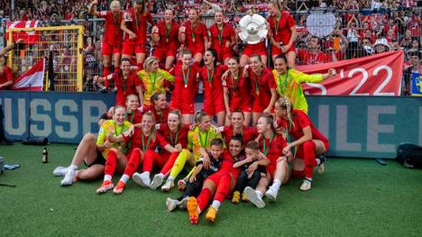 Die Frauen des FC Bayern feiern die Meisterschaft