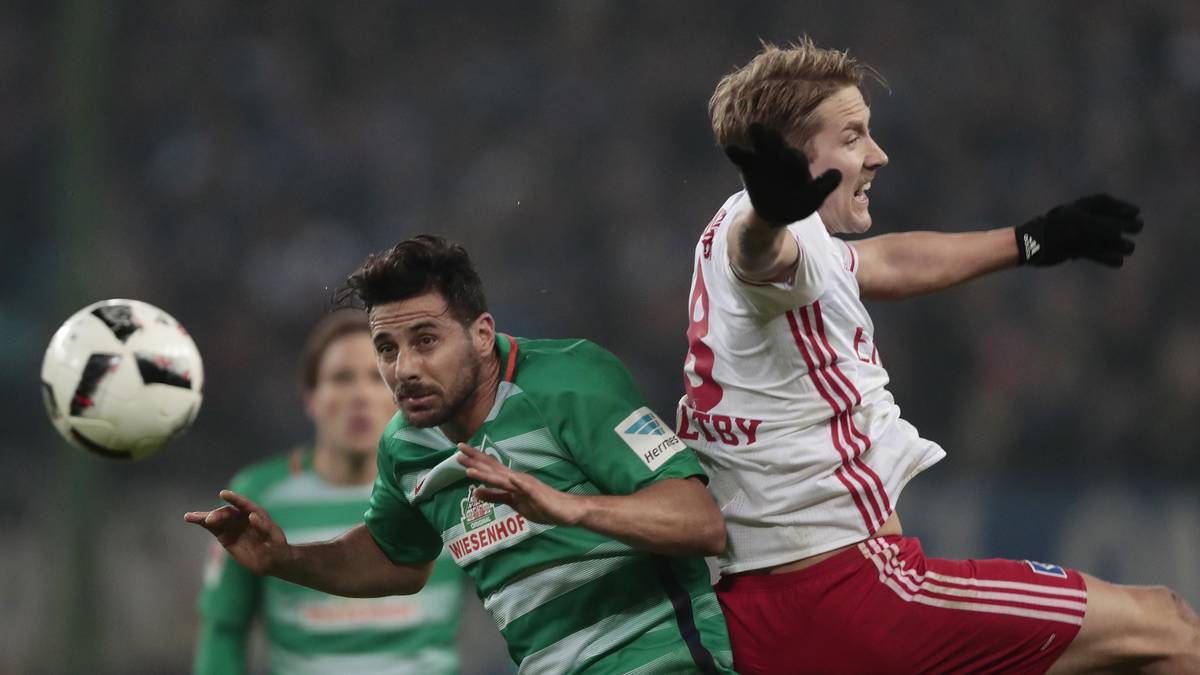 Doch die Saison verläuft nicht nach Plan, verletzungsbedingt kann Pizarro erst Anfang November eingreifen. Da steckt sein Team mitten im Abstiegskampf. Am Ende gelingt zwar der Klassenerhalt, aber Pizarro zählt mit nur einem Saisontor nicht zu den Hauptdarstellern. Und so folgt mal wieder der Abschied von Bremen