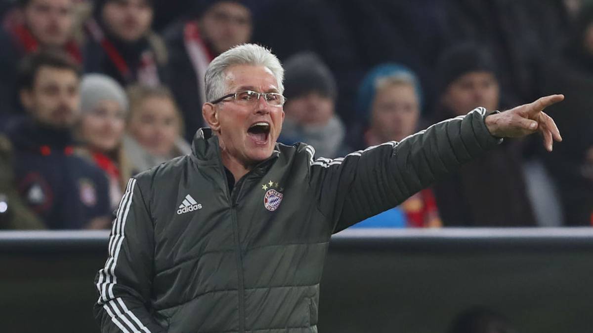 Im Oktober 2017 war Schluss für Carlo Ancelotti, als Interimstrainer wurde ein alter Bekannter installiert: Triple-Trainer und Hoeneß-Freund Jupp Heynckes sprang ein und holte den Rekordmeister aus der Krise. Im Hintergrund ging die Suche nach einem Cheftrainer jedoch weiter