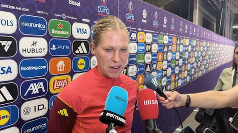 Nach der irren Leistung der DFB-Frauen im EM-Viertelfinale gegen Frankreich spricht Rebecca Knaak über den bisher  "krassesten Moment" ihrer Karriere.