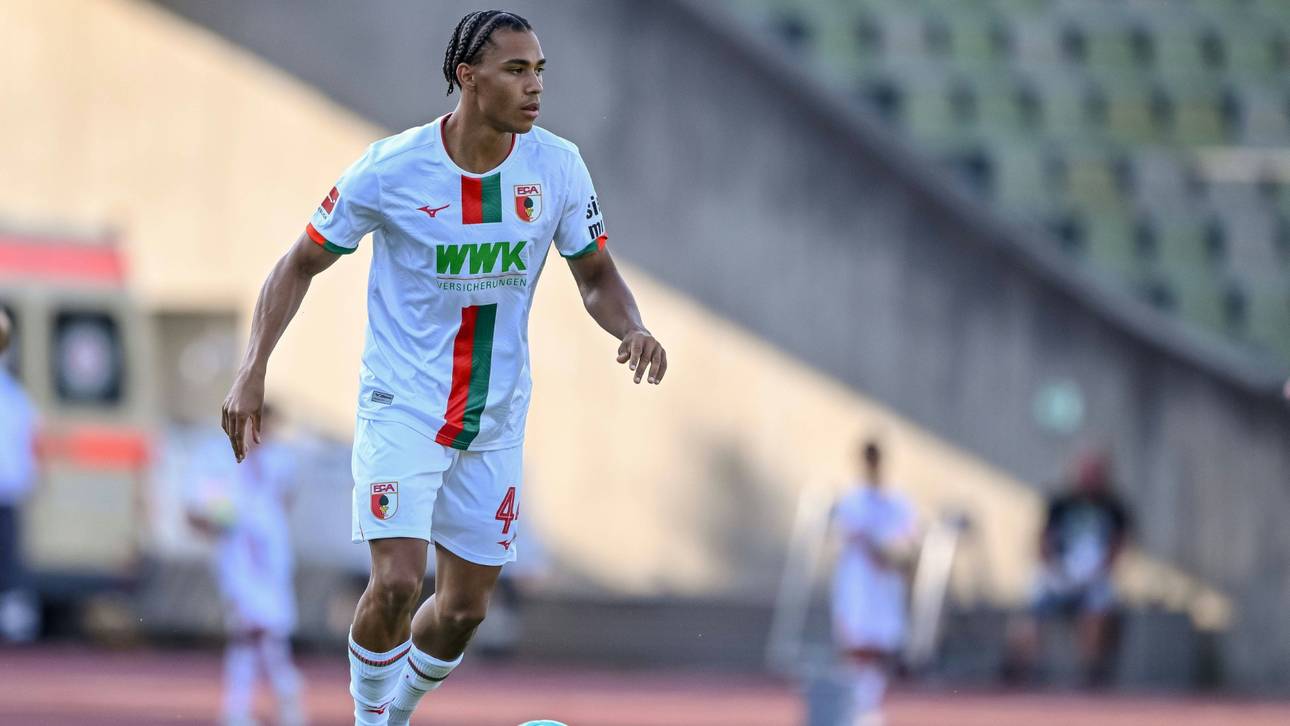 Augsburg gibt Mittelfeldspieler ab