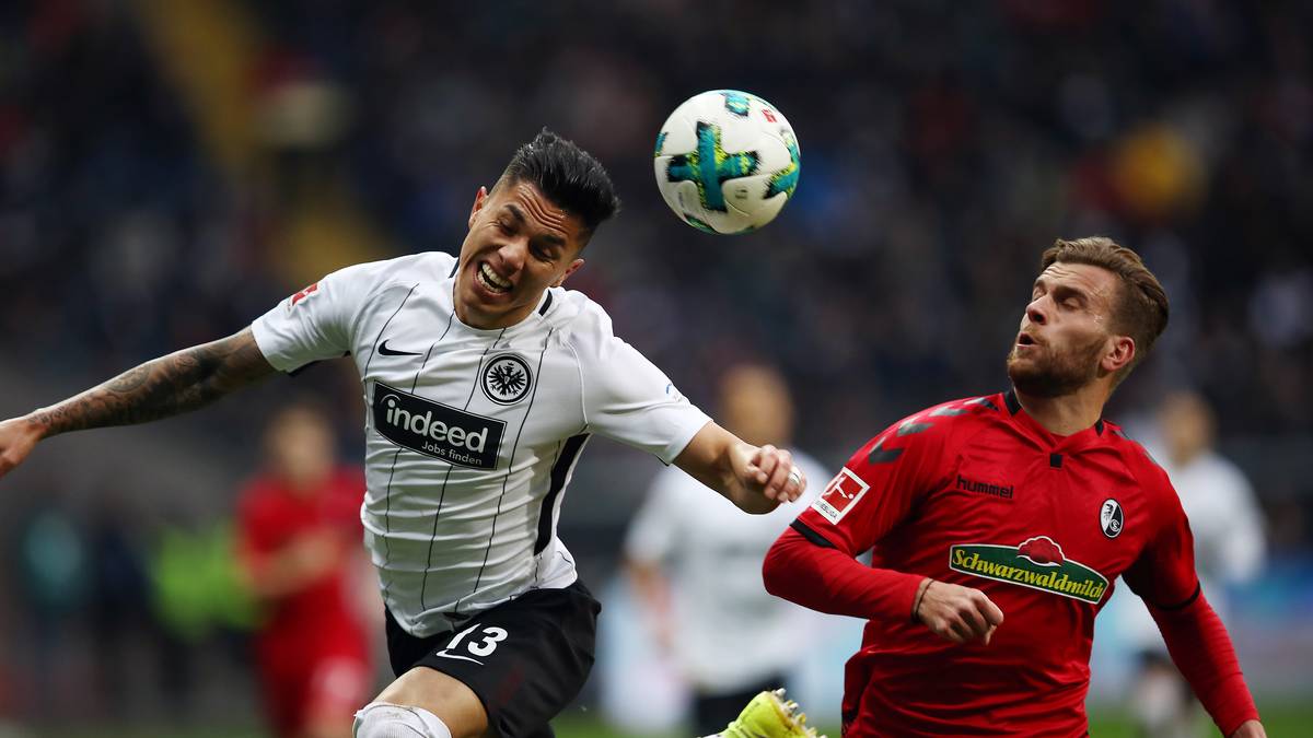 Carlos Salcedo (l., 24, gegen Freiburgs Lucas Höler), Mexiko