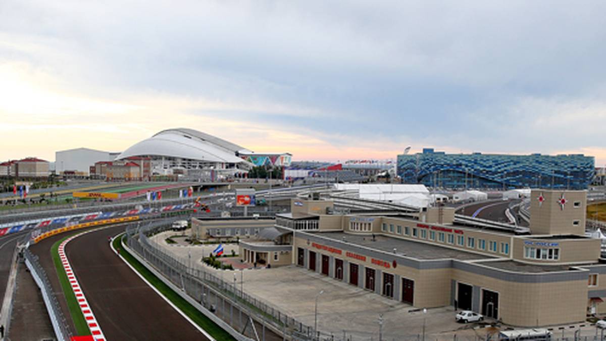 Erstmals in der Geschichte der Formel 1 findet ein Rennen der Königsklasse auf russischem Boden statt. Das Autodrom in Sotschi soll künftig ein fester Bestandteil des Formel-1-Kalenders werden. SPORT1 war vor während der olympischen Spiele Ort und stellt die Strecke vor
