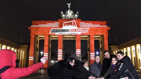 "Wir wollen die Spiele" war auf das Brandenburger Tor projiziert