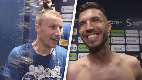 Der SV Darmstadt 98 steigt in die 1. Fußballbundesliga auf, die Spieler äußern sich feierlustig über die Abendpläne nach dem Spiel zum schon sicheren Aufstieg am 33. Spieltag. 