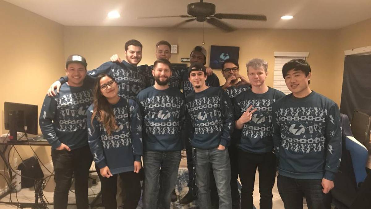 Zwar keine Trikots, doch trotzdem eine schöne Idee: Die eSports-Organisation Tempo Storm verschickte 2017 Weihnachtspullis an alle ihre Spieler.