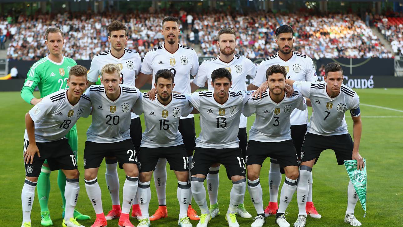 DFB-Team mit bunter Startelf