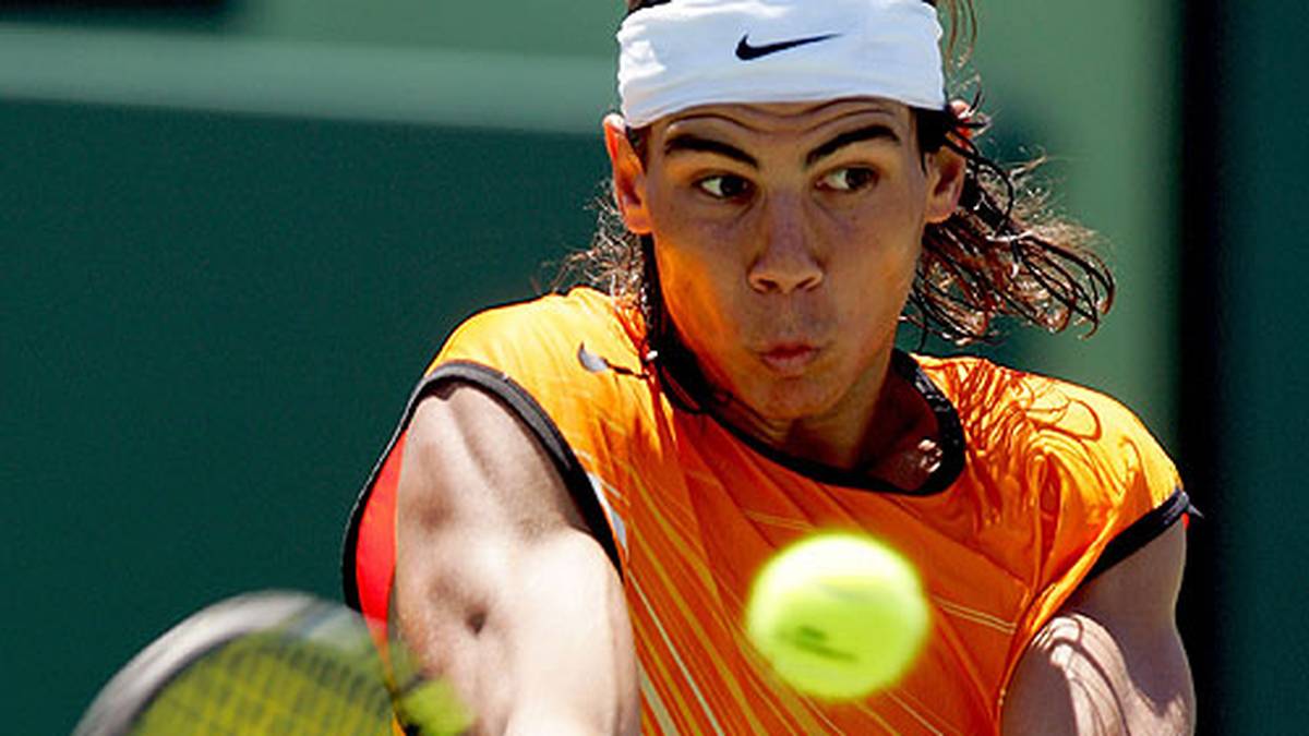 Erst ein Jahr später stehen sich der damalige Sandplatz-Spezialist Nadal und der Regent des Herren-Tennis Federer erneut gegenüber