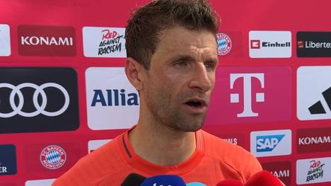 Thomas Müller wird im Mediengespräch auf die Ausschreitungen in Los Angeles angesprochen. Der Bayern-Star äußert sich nachdenklich über das politische Weltgeschehen.