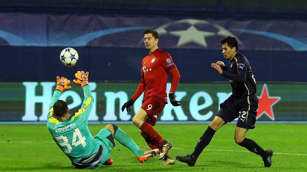 Und nur wenige Minuten später lässt es der Pole erneut klingeln - diesmal macht er es mit dem Fuß