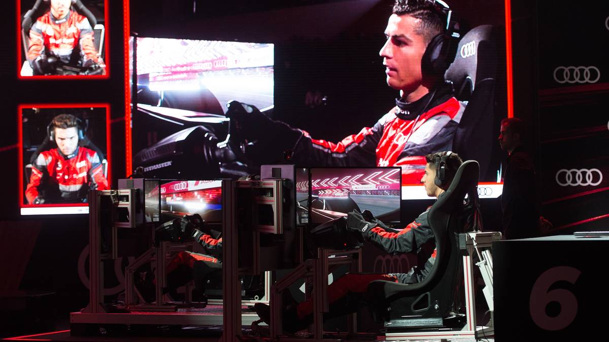 Im Rennsimulator geben Cristiano Ronaldo und Co. mächtig Gas - und das ganz ohne Verletzungsgefahr