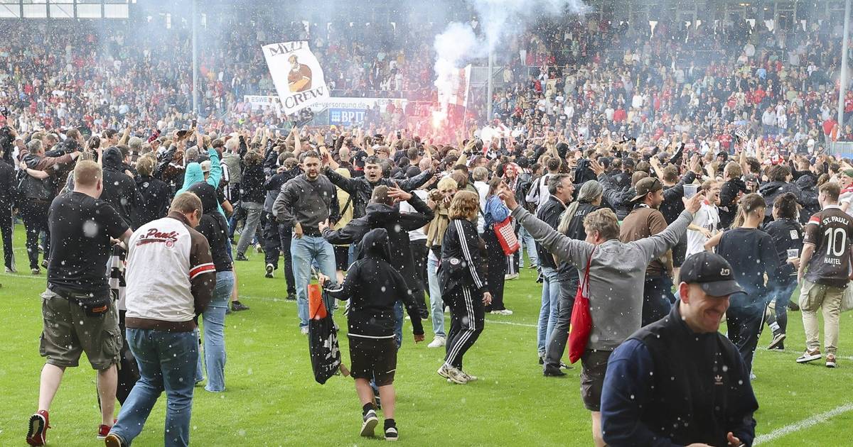 St. Pauli feiert Meisterschaft, Krawalle bei Hansa-Abstieg – Sport1