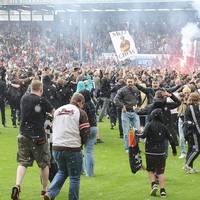 St. Pauli feiert Meisterschaft, Krawalle bei Hansa-Abstieg