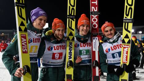 Andreas Wellinger, Stephan Leyhe, Richard Freitag und Vinzenz Geiger springen im Team-Wettbewerb