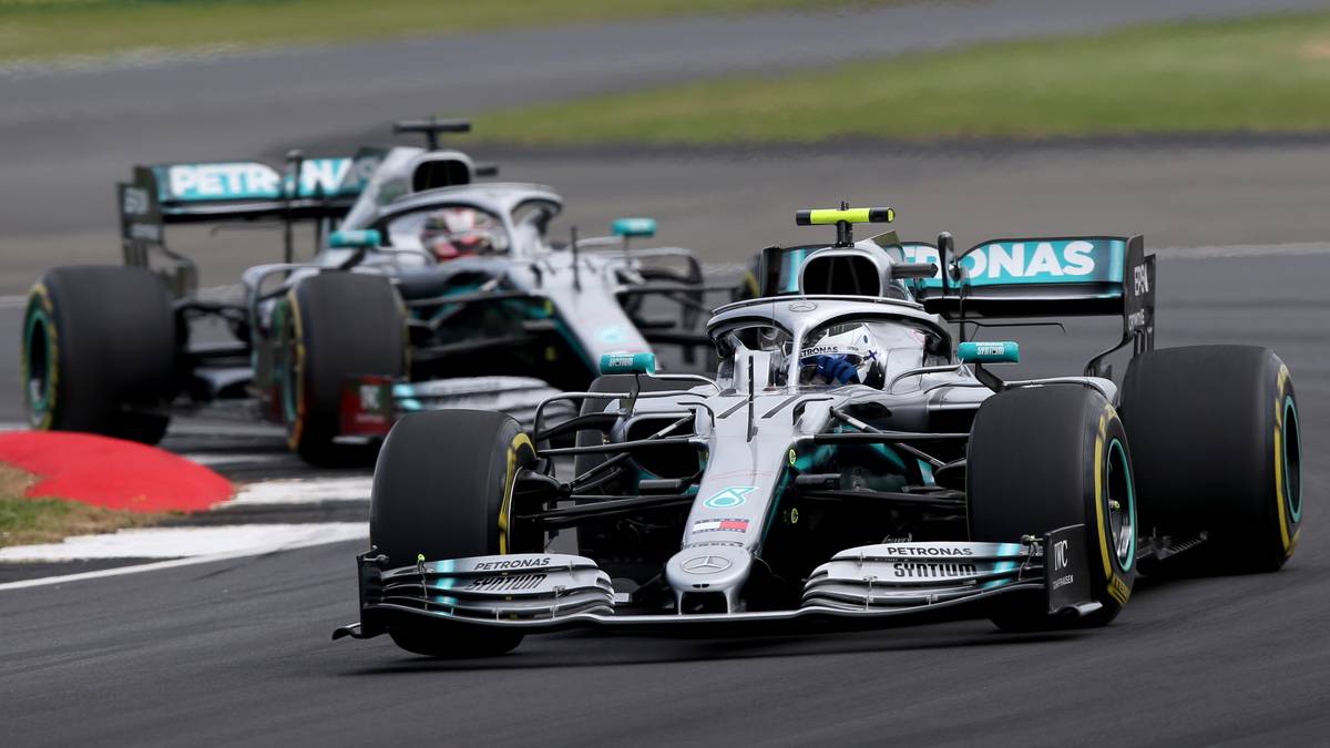 FRANKREICH - L'Equipe: "Hamilton stellt die Rangordnung wieder her. Der liebe Gott hat König Hamilton gerettet, indem er wunderbarerweise ein Safety Car auf die Strecke schickte. Vettel verliert die Kontrolle über sein Auto und kracht Verstappens Red Bull ins Heck."