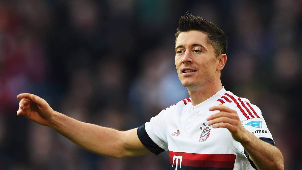 SAISON 2015/16 - 3 Stürmer: Im dritten Jahr unter Guardiola gelingt den Bayern das nationale Double, in der Champions League gibt es den dritten Halbfinal-K.o. in Serie. ROBERT LEWANDOWSKI zementiert seinen Status als Stürmer Nummer 1. Knackt in 32 Spielen die 30-Tore-Marke