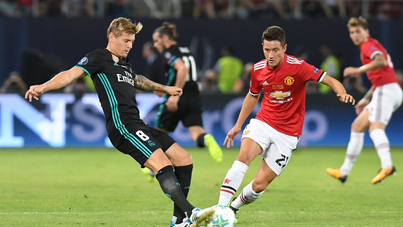 FBL-EUR-SUPERCUP-REAL-MADRID-MAN UTD
