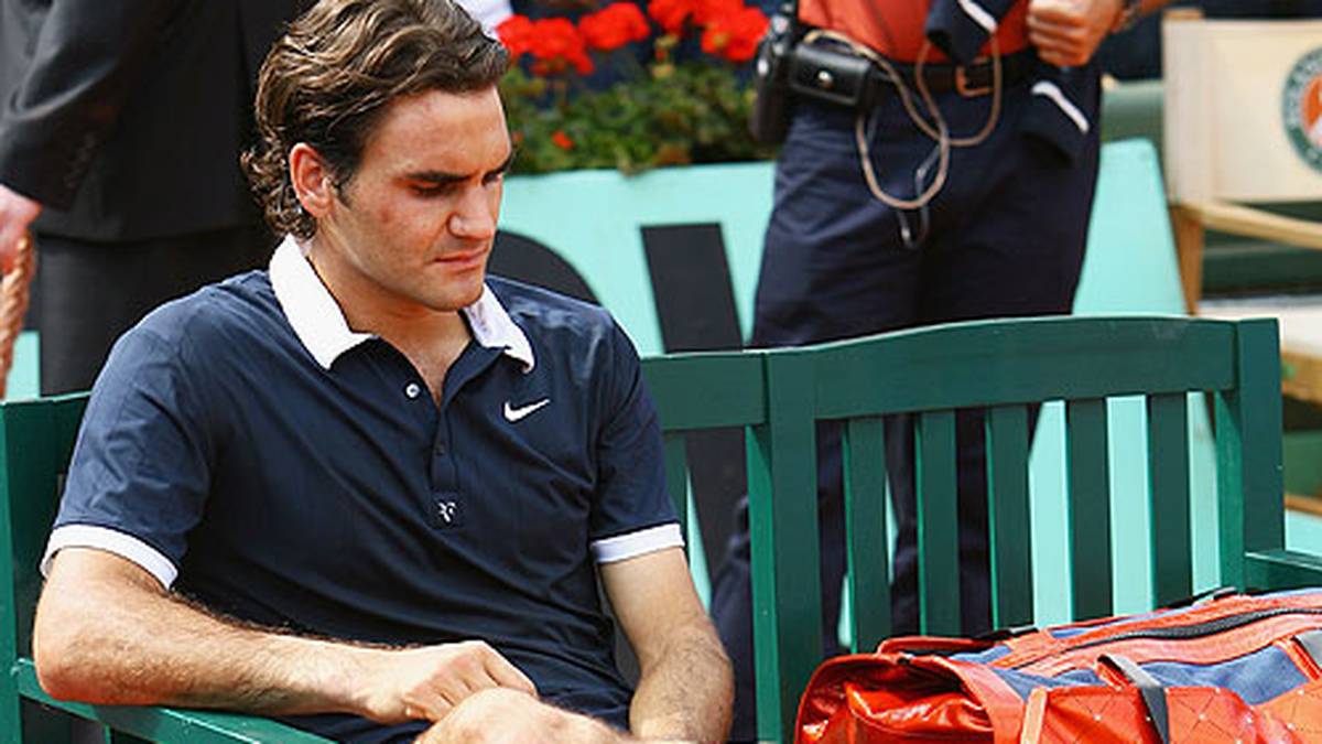 Im Jahr 2008 folgt dann der große Umbruch. Erst erteilt Nadal Federer auf Sand im Finale von Roland Garros beim 6:1, 6:3, 6:0 eine Lehrstunde