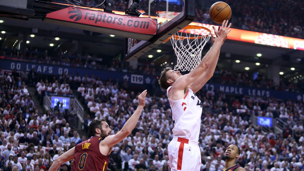 NBA: Spurs verlängern mit Pöltl