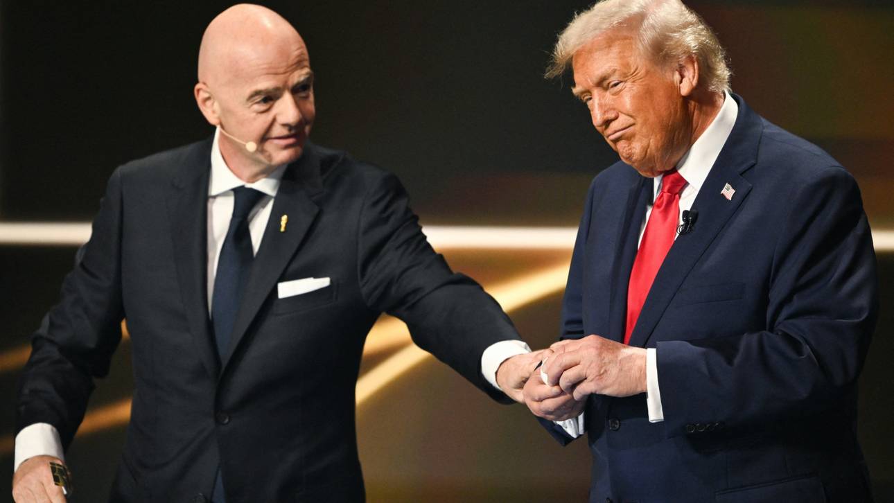 Infantino (l.) pflegt ein enges Verhältnis zu Trump