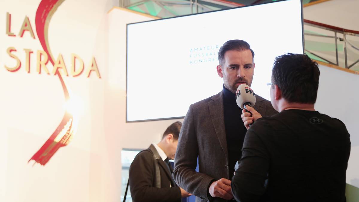 CHRISTOPH METZELDER: Der frühere Nationalspieler wurde von vielen Seiten ins Gespräch gebracht. Metzelder arbeitet als TV-Experte, gilt als eloquent und macht sich auch für den Amateursport stark. Der Vize-Weltmeister von 2002 steht nach SPORT1-Informationen allerdings nicht zur Verfügung 