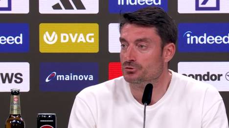 Nach der 1:2-Niederlage gegen den Hamburger SV steht Frankfurts Trainer Albert Riera erneut in der Kritik. Auf Fragen zu seiner Zukunft geht der Spanier jedoch nicht ein und richtet den Fokus klar auf seine Mannschaft.