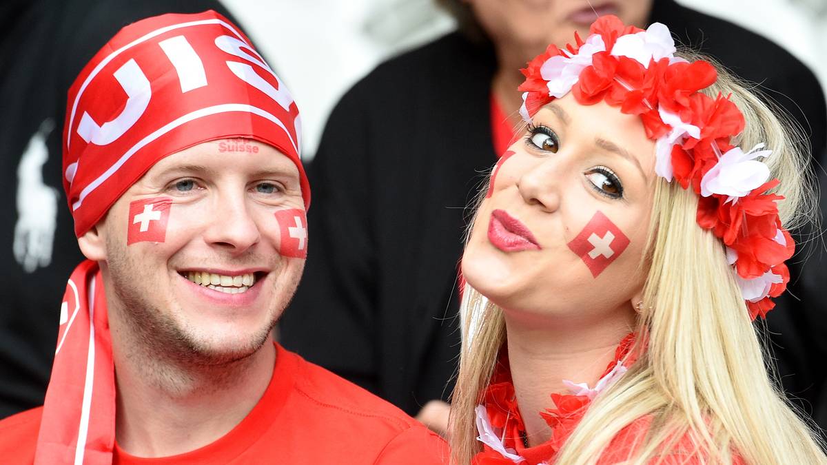 Küsse gibt es auch von den Schweizer Fans