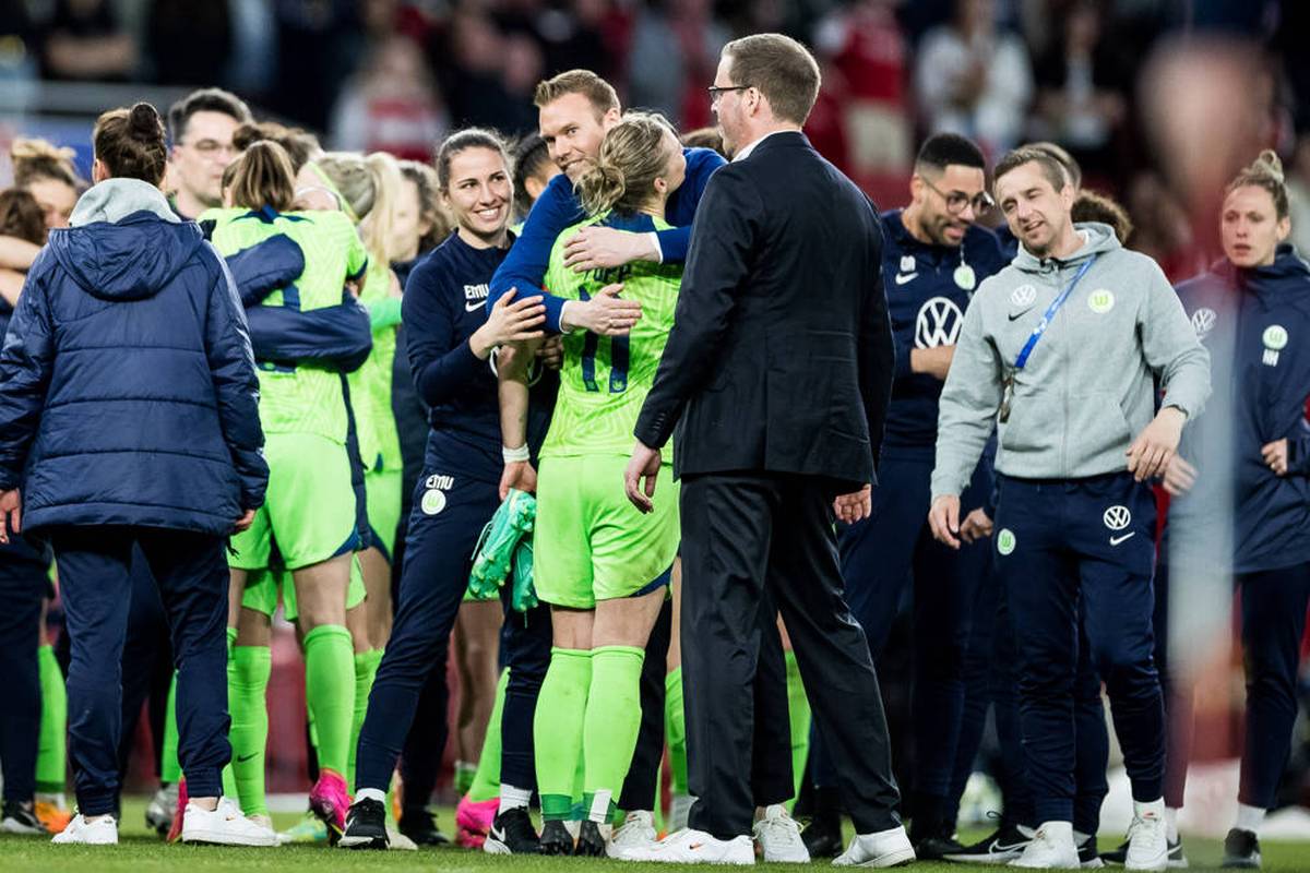 Wolfsburgs Alexandra Popp bekam großes Lob für ihren unermüdlichen Einsatz beim 3:2-Sieg gegen Arsenal im UWCL-Halbfinal-Rückspiel. Trainer Tommy Stroot findet, dass sie eine besondere Gabe hat.