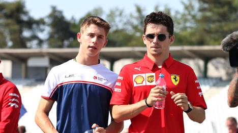 Arthur Leclerc (l.) wird seinem Bruder Charles Leclerc zu Ferrari folgen