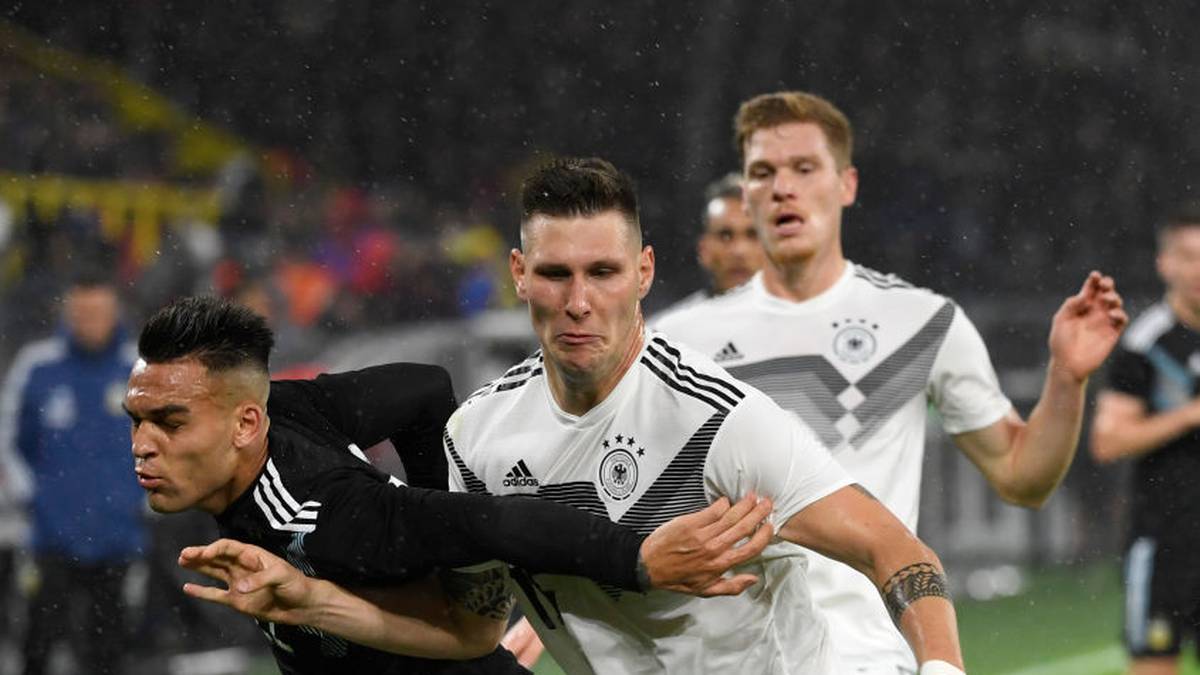 Das gilt auch für NIKLAS SÜLE. Der Bayern-Innenverteidiger zog sich vergangenen Oktober einen Kreuzbandriss zu. Sein Ziel war es, dem DFB-Team bei der EM 2020 in Topform helfen zu können. Bis 2021 sollte ihm das jetzt zweifelsfrei gelingen