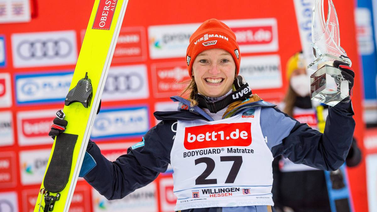 Katharina Althaus ist im Gesamtweltcup der Frauen Zweite und schon deshalb eine heiße Anwärterin auf eine Medaille in Peking.