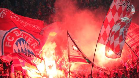 Während des Pokalfinales brannten Fans des FC Bayern verbotenerweise Pyrotechnik ab
