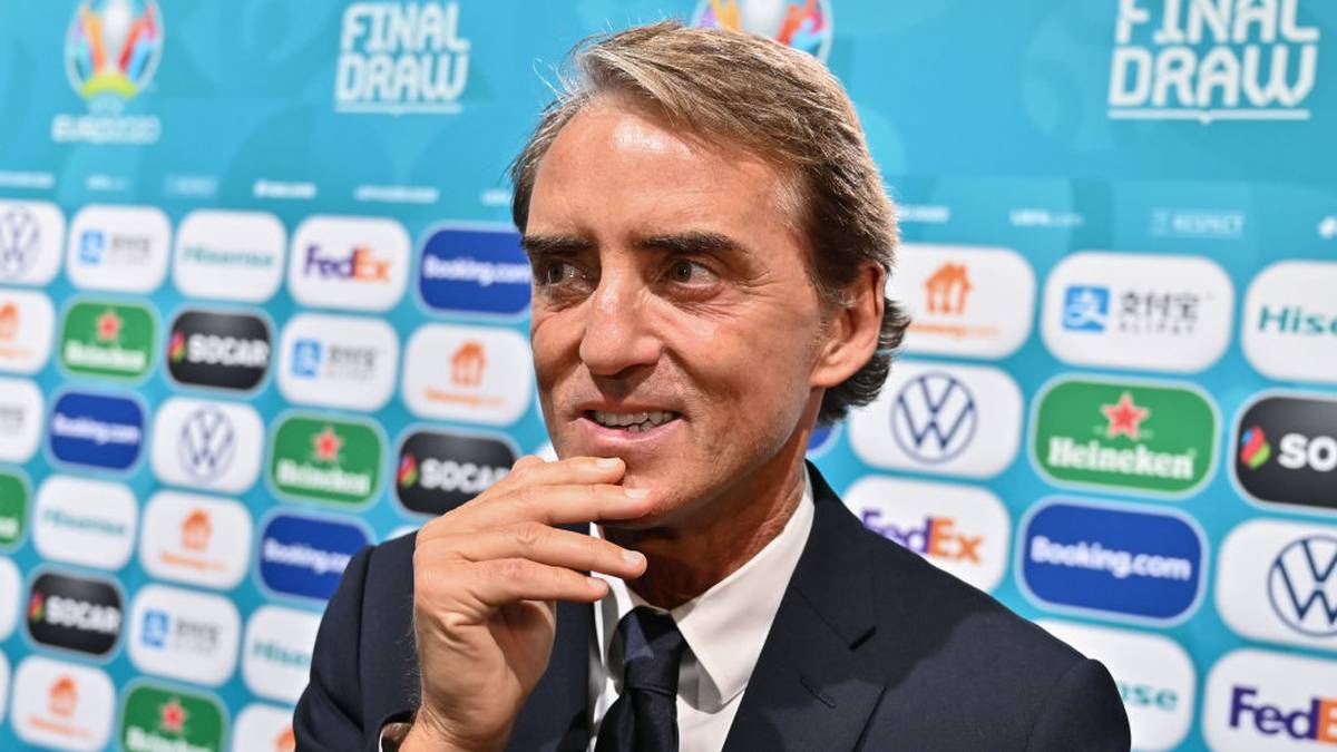La Repubblica: "Diese Mannschaft kann vieles schaffen. Mancini ist seit jeher ein Glückspilz und er hat dies auch mit der Auslosung bewiesen, die Italien sehr günstig ist. Deutschland gerät in die zäheste Gruppe und muss sich mit Frankreich und Portugal auseinandersetzen. Rivalen wie die Schweiz und Wales dürften uns keine schlaflose Nächte bereiten."