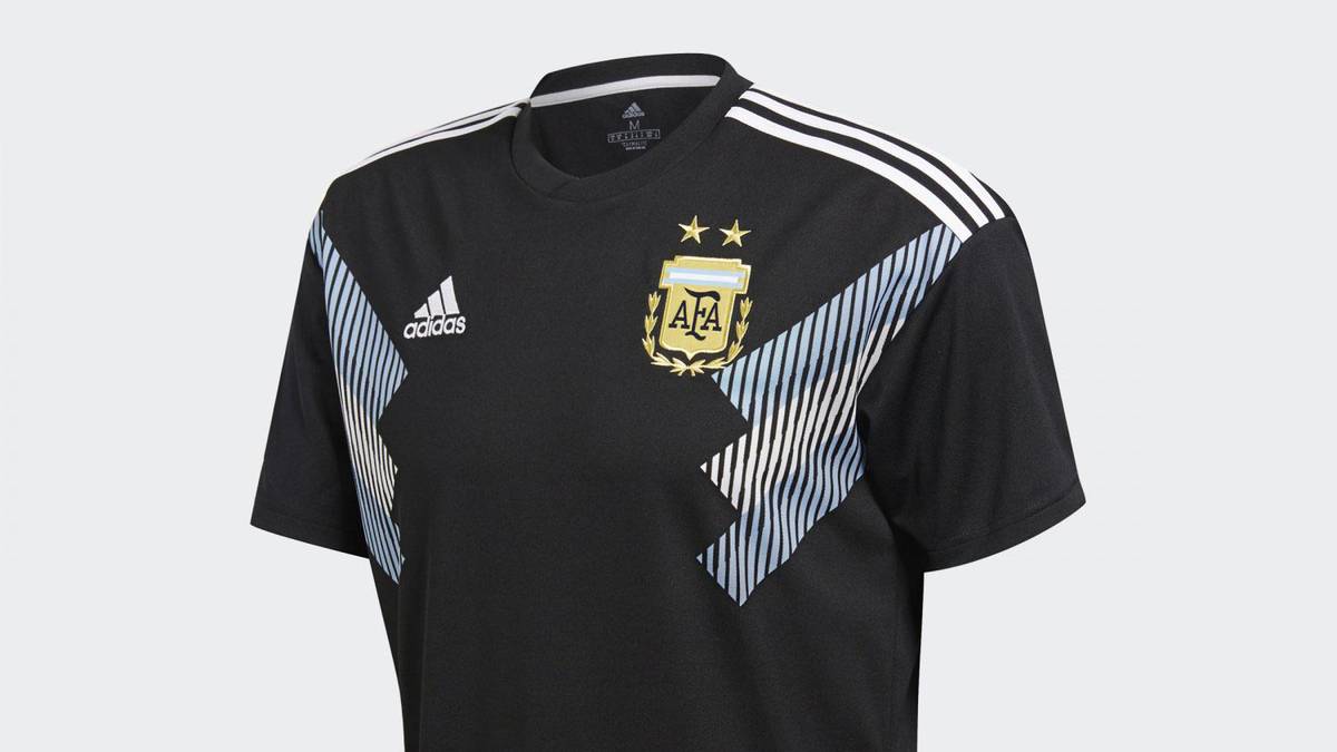 Über dem argentinischen Wappen leuchten die zwei Sterne für die beiden WM-Triumphe in den Jahren 1978 und 1986