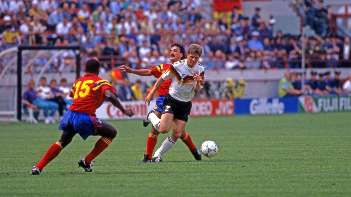 Defenisv-Allrounder Stefan Reuter (l.) bringt es in Italien auf vier Einsätze. Unter anderem darf er im letzten Gruppenspiel gegen Kolumbien ran