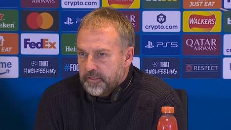 In der Champions League setzte es für den FC Barcelona eine herbe 0:3-Pleite an der Stamford Bridge. Für Trainer Hansi Flick war vor allem die Rote Karte ausschlaggebend für die Niederlage gegen Chelsea.