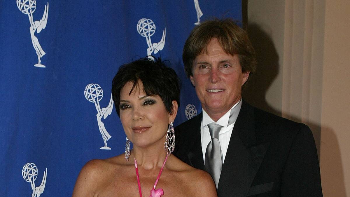 KRIS JENNER/BRUCE JENNER: In zweiter Ehe war Kris Jenner mit dem Zehnkampf-Olympiasieger Bruce Jenner (1976) verheiratet. Mit ihm hat sie die Töchter Kendall und Kylie Jenner. 2015 kam es zur Scheidung, weil sich Bruce offen zu seiner Transsexulität bekannte und zu Caitlyn Jenner wurde