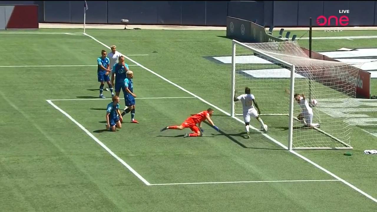 Canadian Premier League: Irre Stürmer-Panne sorgt für Entsetzen!
