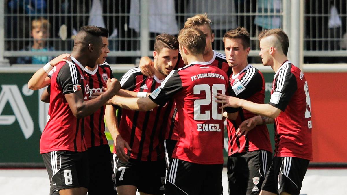 Zum ersten Mal an diesem Nachmittag geht es rund im Audi-Sportpark. Jede Menge Erleichterung schwingt in diesem Torjubel mit, sowohl auf dem Platz als auch auf den Rängen