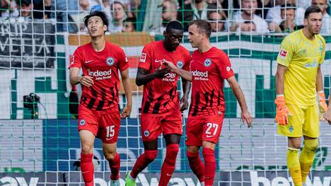 Mario Götze und Daichi Kamada (l.) trumpften gegen Bremen auf