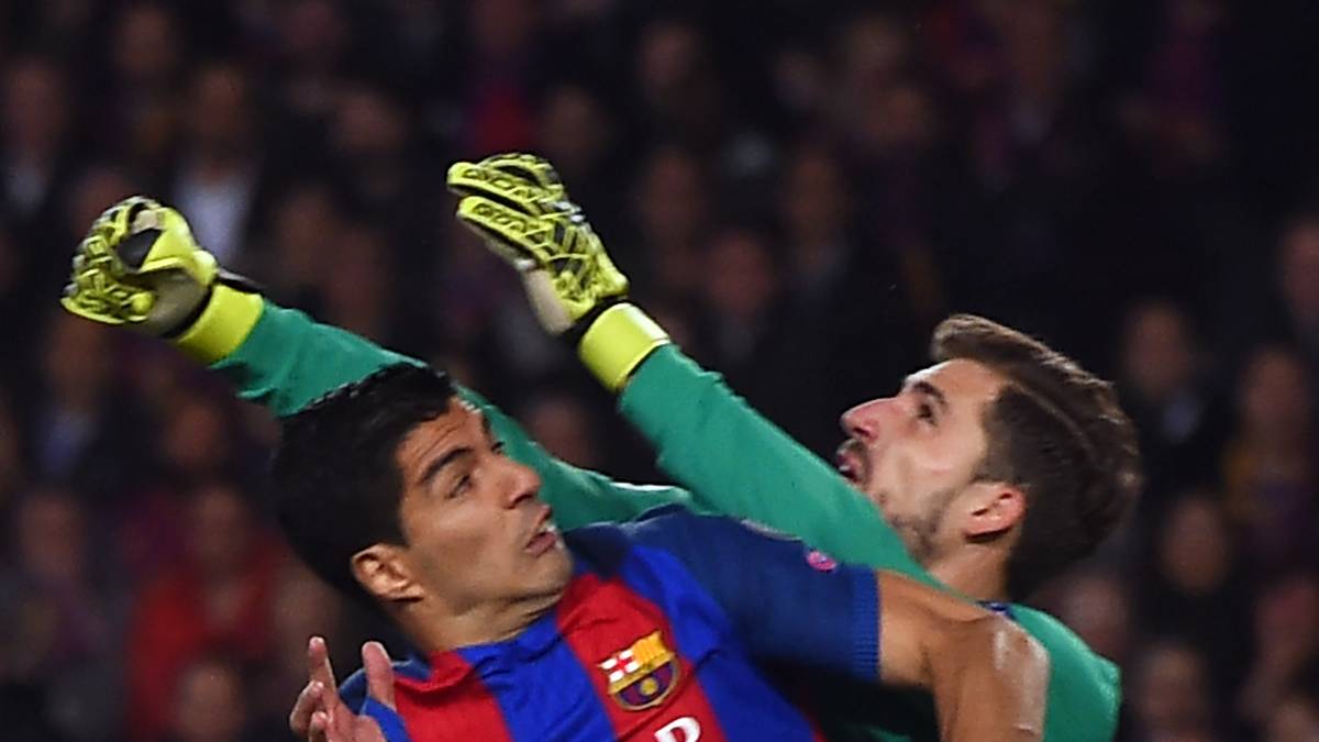 KEVIN TRAPP: Langte beim 0:1 daneben. Hatte in der ersten Hälfte die meisten Ballkontakte und Pässe bei PSG. Musste sechs Mal hinter sich greifen, bei den weiteren Toren jedoch schuldlos - SPORT1-Note: 5